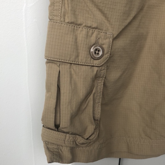Boys Under Armour Cargo Shorts - Size YL - Picture 2 of 5
